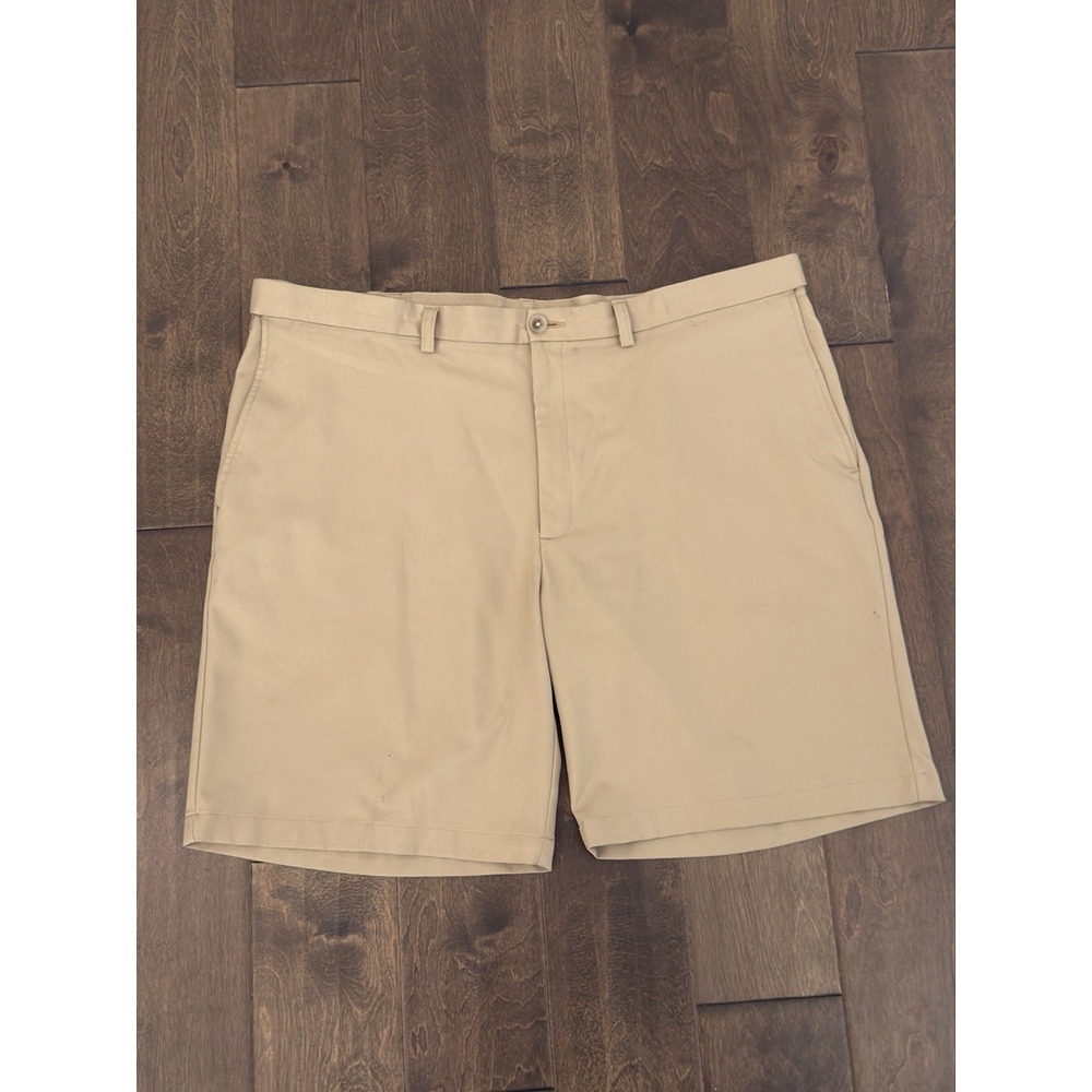 Haggar Cool 18 Pro Men Flat Front Beige Shorts Size 42W Expandable Waist Stretch